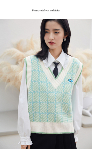 韩版时尚格子针织背心马甲秋冬新款女装樱桃刺绣高级感超好看上衣