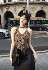 DARLINGAGA辣妹性感豹紋圍脖荷葉邊吊帶女度假風低胸露背修身上衣