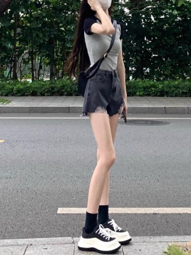 Short-sleeved T-shirt women's cropped top paired with Korean chic loose slimming wide-legged high-waisted A-line raw edge hot pants