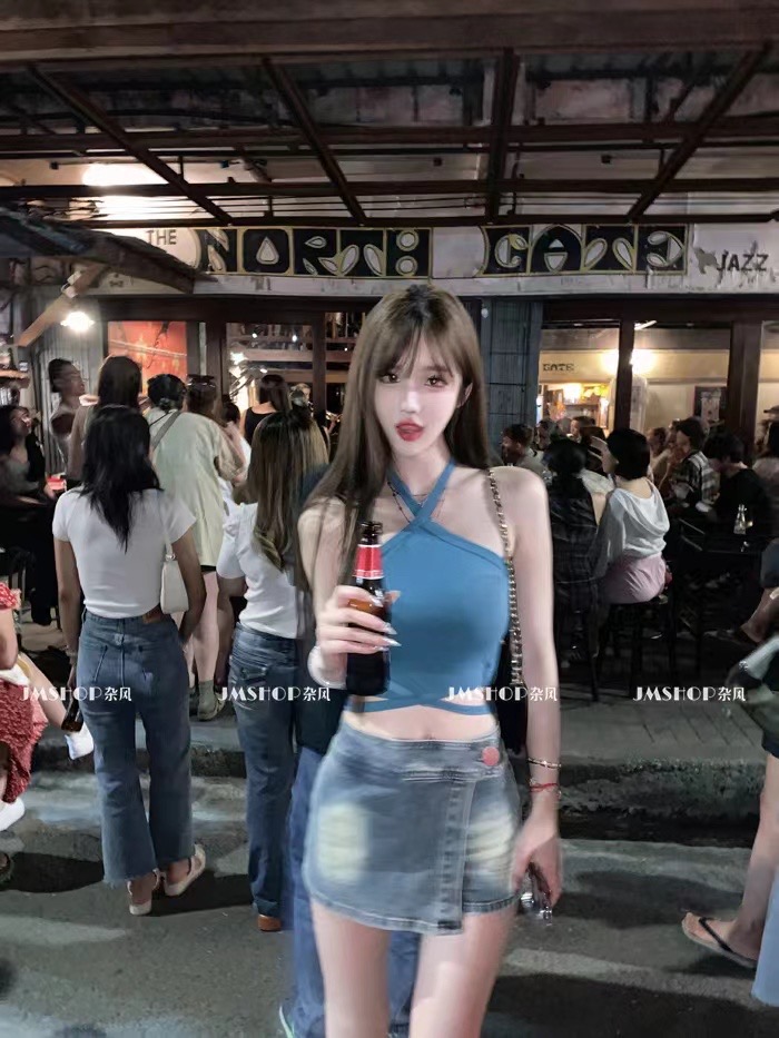 熱辣美式掛脖藍色背心內搭外穿女夏季穿搭高級感別致絕美辣妹上衣