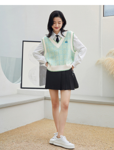 韩版时尚格子针织背心马甲秋冬新款女装樱桃刺绣高级感超好看上衣