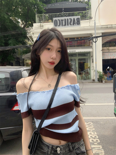 Real shot of American sweet and spicy off-shoulder sexy one-shoulder knitted striped knitted top