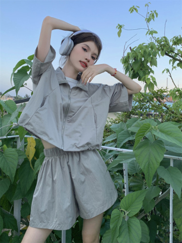 Real shot of new summer loose casual sports style short-sleeved jacket for women + high-waist slim shorts two-piece set
