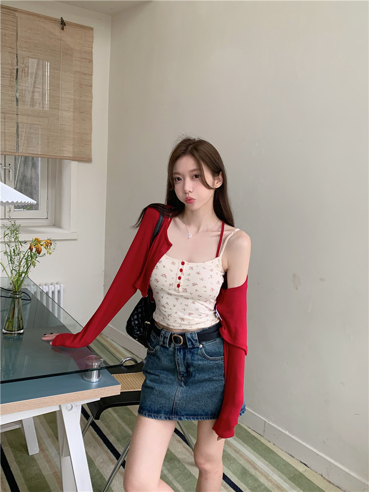 Actual shot ~ Pure lust style floral fake two-piece camisole + short long-sleeved cardigan + denim skirt suit