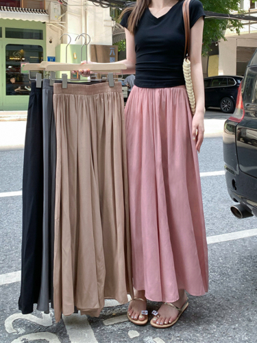 Actual shot of the new gentle textured high-waisted culottes with large hem