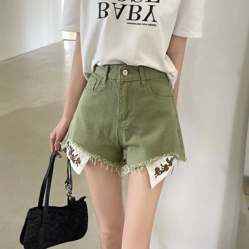 Small people can be salty or sweet. Casual and fashionable Internet celebrity hot street cool girl wear shorts embroidered denim shorts