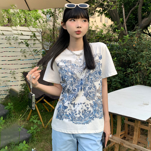 Real shot of white butterfly print short-sleeved T-shirt summer 2024 round neck design loose and versatile slimming top for women