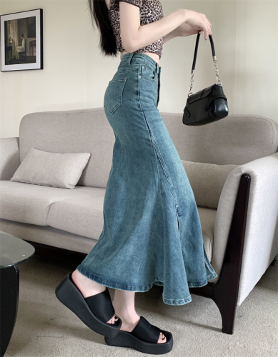 Real shot of Hot Girl’s new high-waisted denim fishtail skirt for women with slits and hip-covering skirt, long skirt for women
