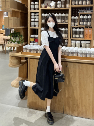 Real shot of summer fake two-piece suspender dress for women, fashionable temperament, age reduction, waist slimming, black long skirt