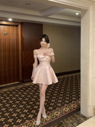 Actual shot of pink suspender skirt, one-shoulder waist dress for petite people