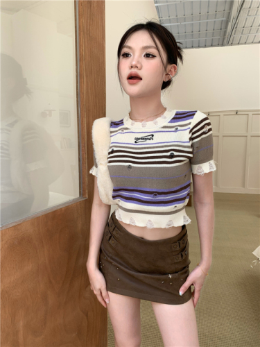 Real shot American retro hot girl design striped short sweater
