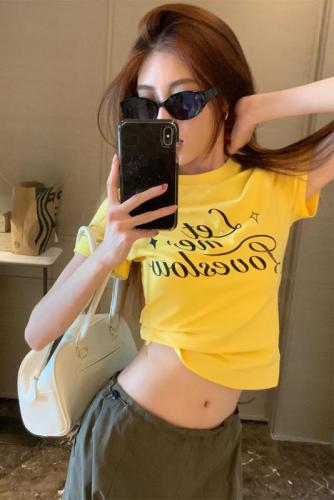 Real shot of summer dopamine outfit, tight-fitting sweet and spicy girl hot diamond printed yellow right shoulder short-sleeved T-shirt