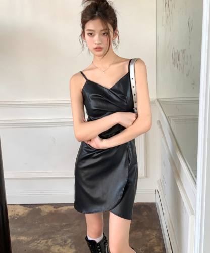 Actual shot of 2024 spring and summer new dress women's suspender leather skirt high-cold royal sister style long skirt