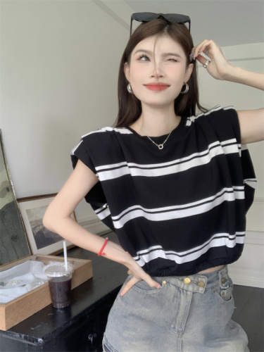 Real shot of summer petite short T-shirt striped sleeveless top shoulder padded shirt design contrasting waistcoat vest for women