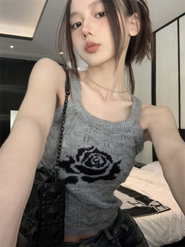Real shot of retro flower gray knitted camisole with design sense for spring and summer outer wear, slim and sexy t