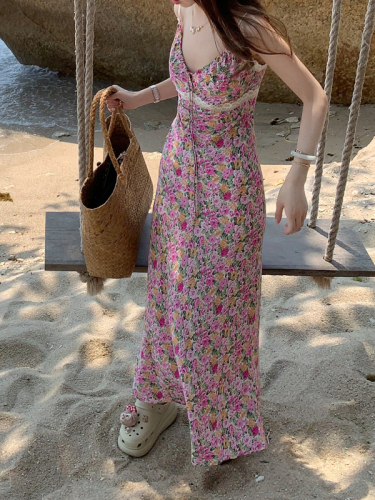 Real shot of French seaside floral suspender dress for women, holiday style hip-hugging skirt, long skirt and beach skirt