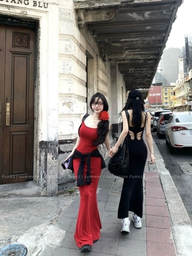 FunnJ Fangji Beauty God Daji mid-length waist butterfly backless dress women's slim hip-covering suspender long style