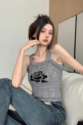 Real shot of retro flower gray knitted camisole with design sense for spring and summer outer wear, slim and sexy t