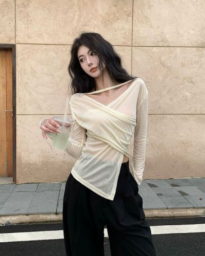 Real shot of pure lust sexy hot girl style thin style see-through long-sleeved T-shirt lightweight sun protection top