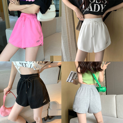 Actual shot of simple casual shorts for women, high-waisted, slim fit, versatile, A-line slimming, wide-leg hot pants, ins trend