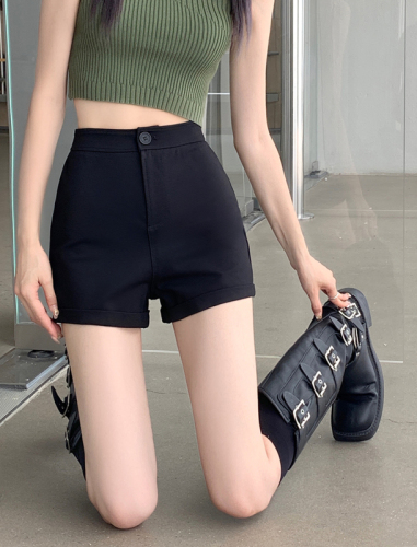 Real shot of black shorts for hot girls with high waist, slim fit, elastic slimming, straight, versatile, casual, butt-covering hot pants