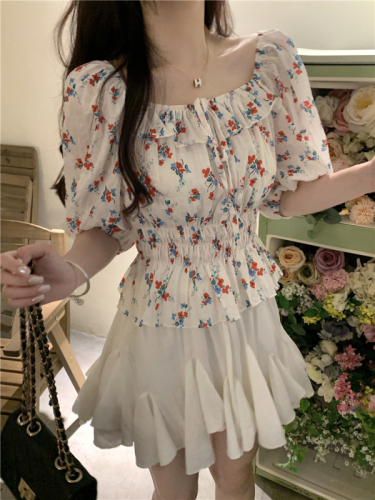 Actual shot ~ Korean style loose floral chiffon top with puff sleeves and elegant style
