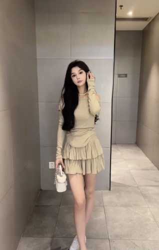Kimchijia Sexy Slim Slim Shoulder Waist Top for Women + Pure Sexy Pleated Cake Short Skirt Two-piece Set