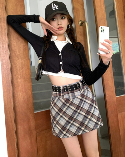 Actual shot of 2024 spring and summer new American style high-waisted slim A-line college style pattern short skirt for women