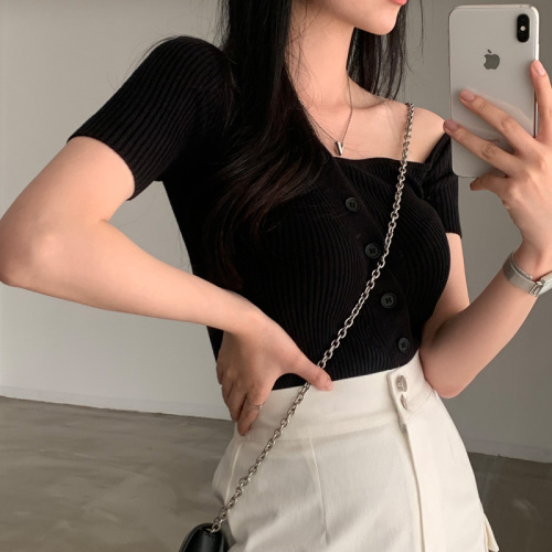 Size update Korean ins blogger summer design fragrant shoulder semi-exposed diagonal button short-sleeved sweater top
