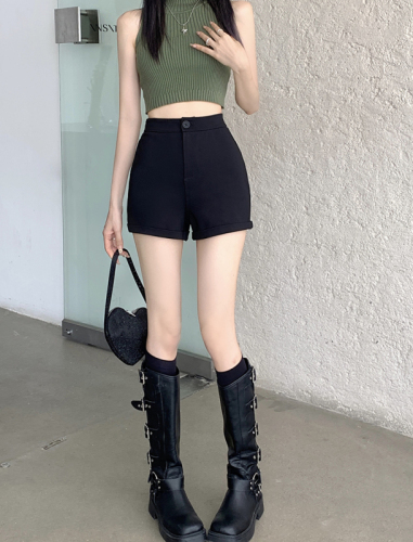 Real shot of black shorts for hot girls with high waist, slim fit, elastic slimming, straight, versatile, casual, butt-covering hot pants
