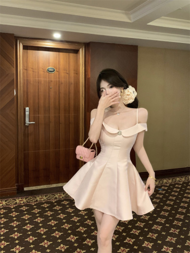Actual shot of pink suspender skirt, one-shoulder waist dress for petite people