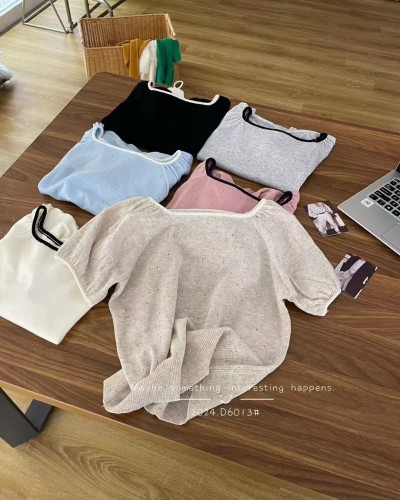 Real shot of French square neck short-sleeved T-shirt for women in summer, slim-fitting bottoming shirt, fashionable age-reducing contrasting color knitted top