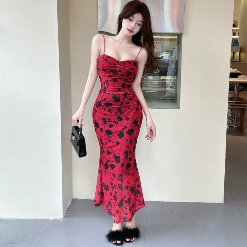 Real shot of sexy and fashionable low-cut V-neck slim-fitting slit hip-covering mesh long skirt dress