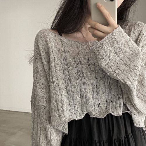 Real shot of large size Korean chic sun protection shirt, retro twist short knitted top, lazy long-sleeved autumn ice silk sweater