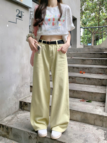 Actual shot of summer casual suit with colorful letter print T+ cream jeans