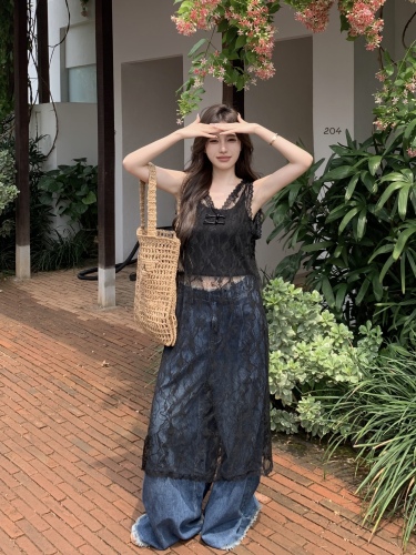 Actual shot of a niche new Chinese style V-neck slightly see-through lace long skirt paired with a sleeveless vest dress