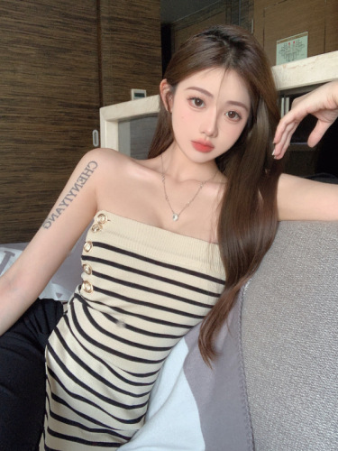 Real shot of tube top knitted top for women in spring and summer with fashionable slim fit slit striped knitted inner wear