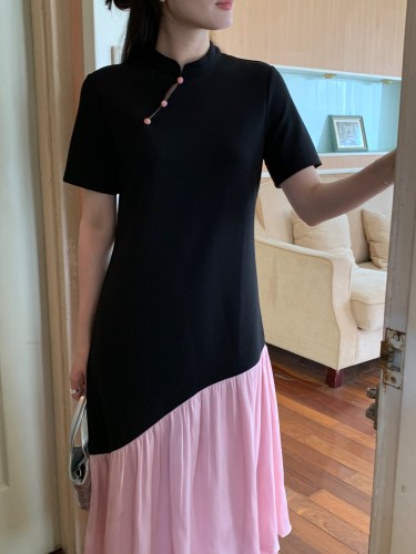 Actual shot of retro new Chinese style diagonal button stand collar cheongsam style contrasting color splicing fishtail mid-length dress