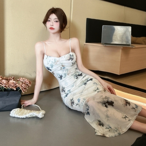 Real shot of sexy and fashionable low-cut V-neck slim-fitting slit hip-covering mesh long skirt dress