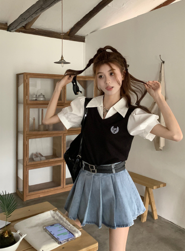 Real shot of Xiahan chic sweet and cool hot girl fashion suit fake two-piece top + double belt denim pleated skirt