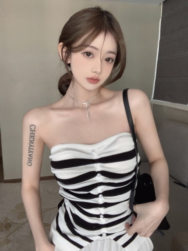 Real shot of high-end foreign trade striped knitted tube top off-shoulder slimming top with sexy suspenders