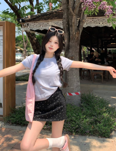 Actual shot ~ Summer new Korean style retro age-reducing floral high-waist slimming A-line skirt + versatile round-neck T-shirt
