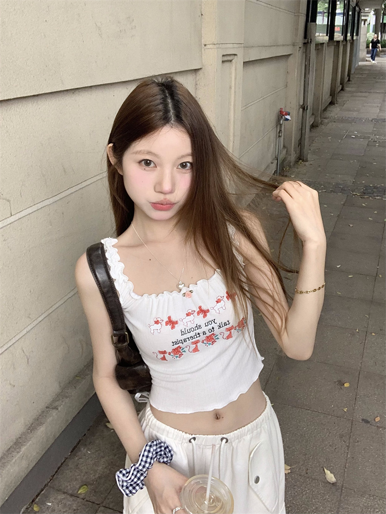 Real shot!  Sweet and spicy slim fit fungus embroidered camisole