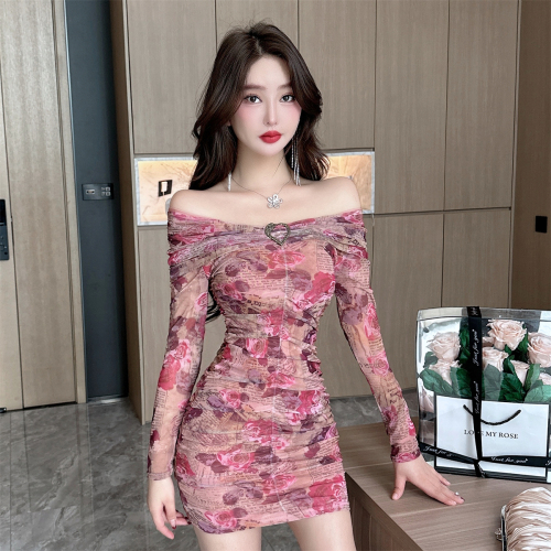 Real shot of gentle temperament sexy sweetheart girl pure desire mesh printed one-shoulder waist long-sleeved dress