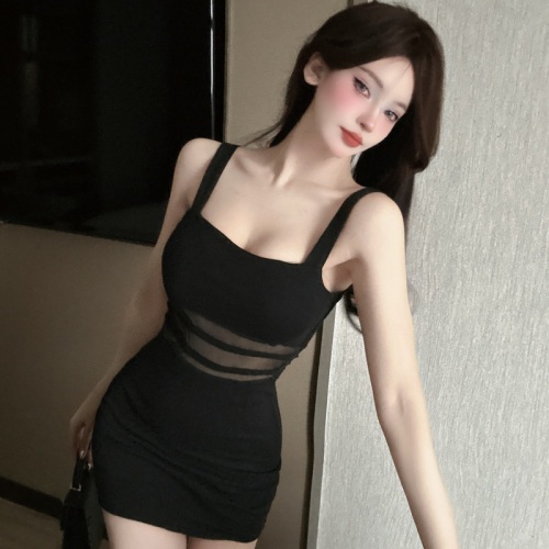 Real shot of hot girl in nightclub sexy see-through mesh splicing cotton tight hip dress bottoming sundress