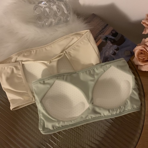 Actual shot of spring and summer ice silk with sexy camisole for women, slim-fitting and beautiful back tube top for women with wrapped breasts