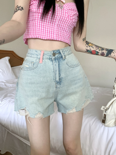 Actual shot of embroidered loose straight and versatile denim shorts