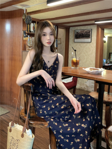 Real shot!  French V-neck tea break floral suspender dress, holiday style sweet and versatile chiffon A-line long skirt