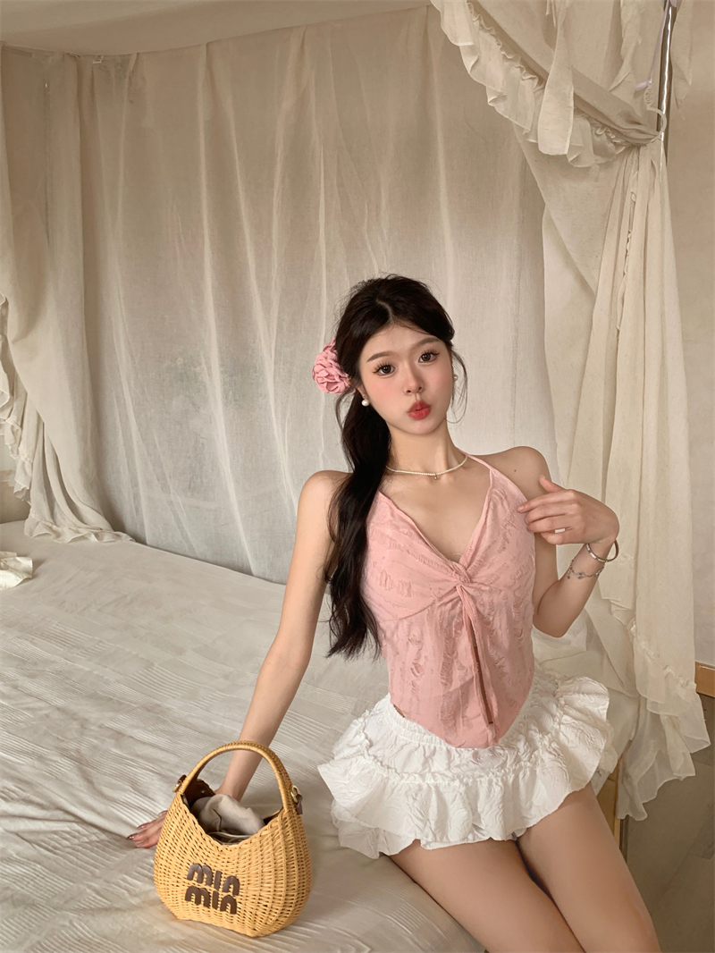 Real shot of the new pure lust hottie sexy pleated halter neck suspender female design navel-baring summer top