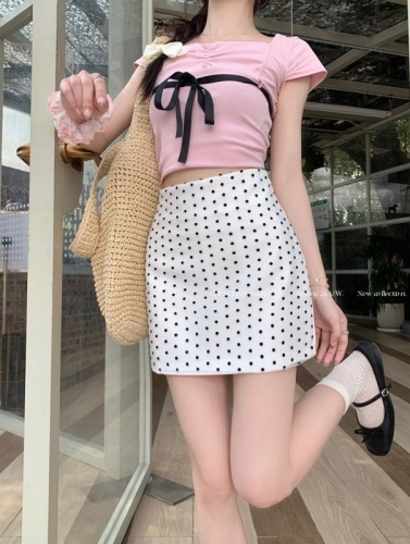 Real shot of retro mesh stitching fake two-piece skirt with high waist and slim polka dot A-line skirt that covers the hips